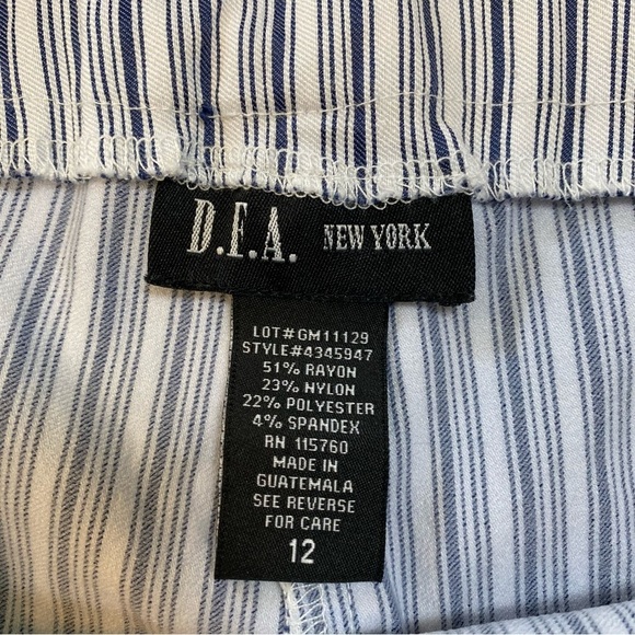 DFA New York Capri Size 12 Blue Striped Flat Front Cropped Pants Casual Coastal - Picture 6 of 12